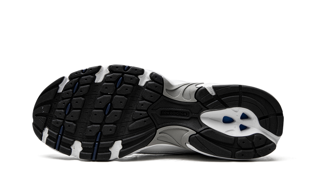 Runner 530 White Silver Navy