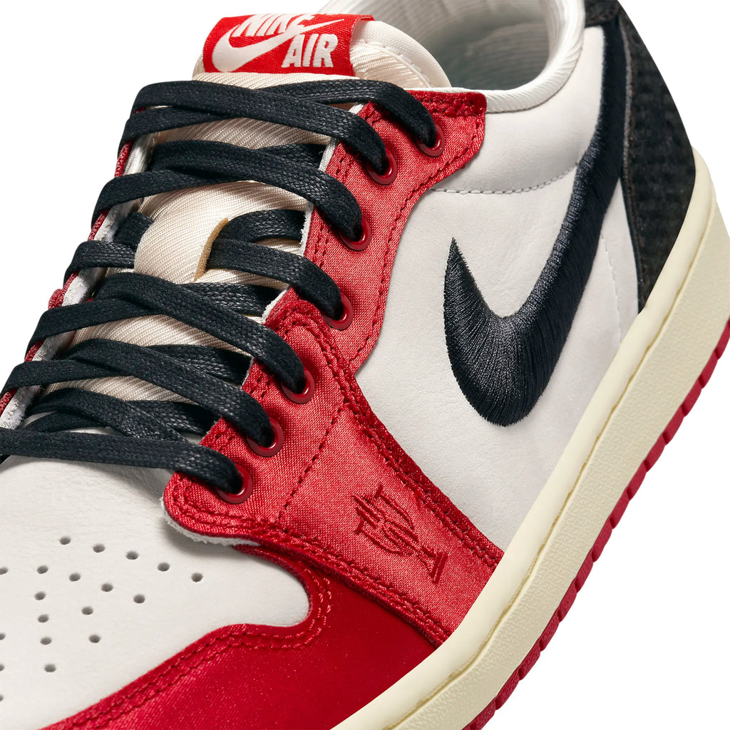 Trophy Room X Retro 1 Retro Low OG SP Rookie Card Away