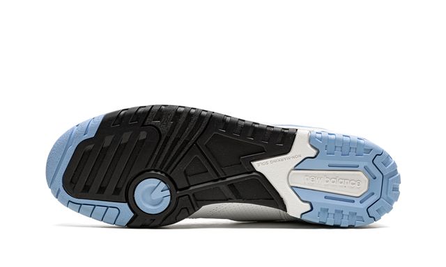 Court 550 White Carolina Blue