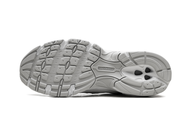 Runner 530 Silver Metallic Polka Dots
