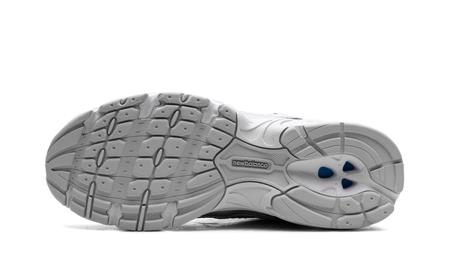Runner 530 Moonbeam Silver Metallic